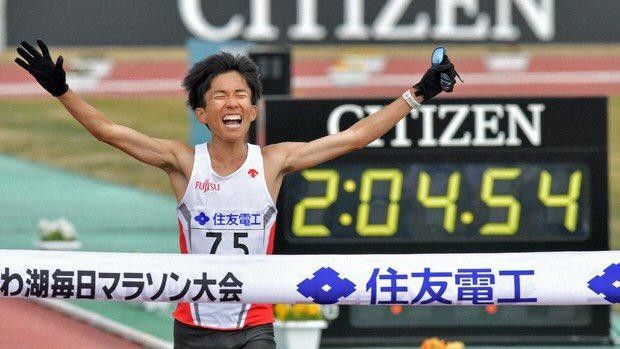 Kengo Suzuki, primer nacido fuera de África que baja de 2h05 en maratón... con 'zapatilas mágicas'.