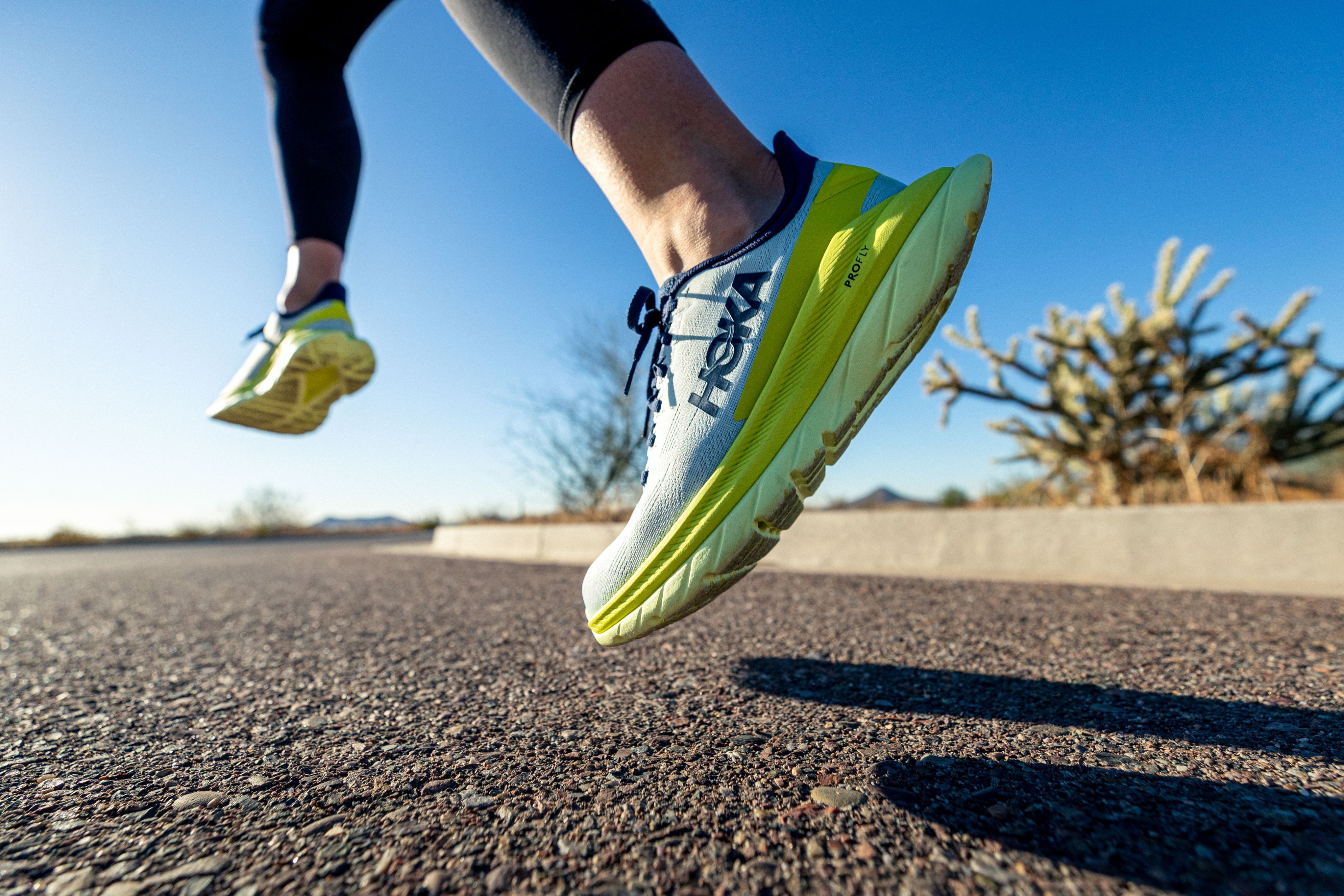 Hay vida más allá del carbono: así son las nuevas Mach 4 de HOKA ONE ONE.
