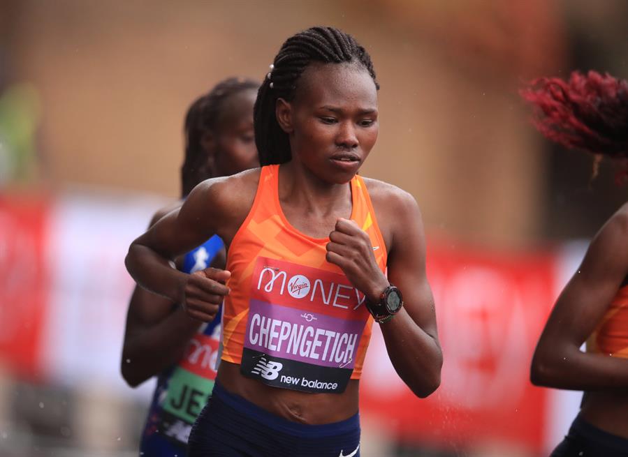 Chepngetich bate el récord mundial de medio maratón en Estambul.