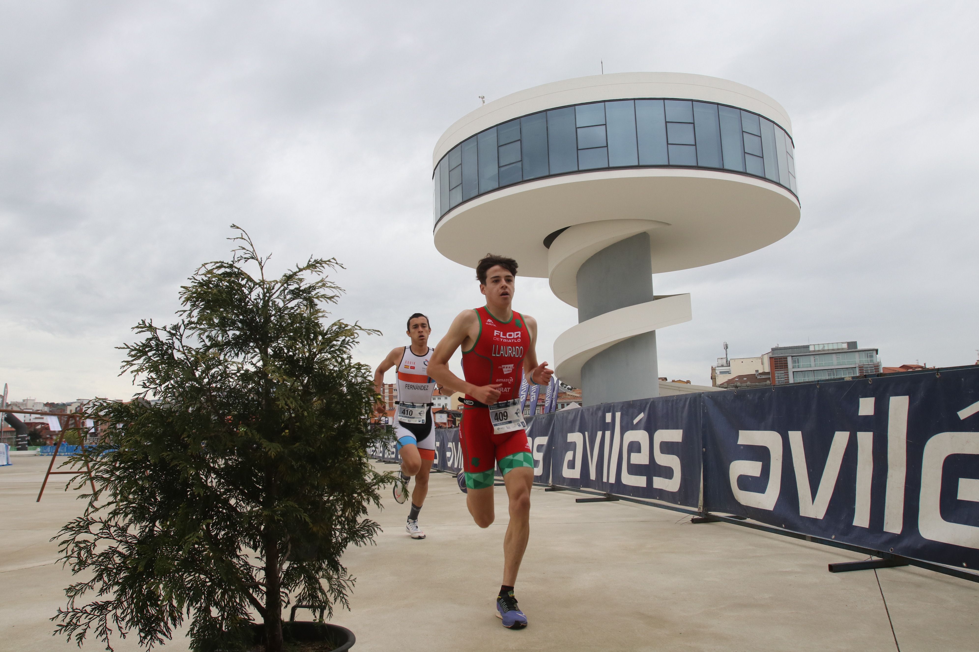 852 deportistas compitieron en la primera jornada del Campeonato de España de Duatlón Avilés.