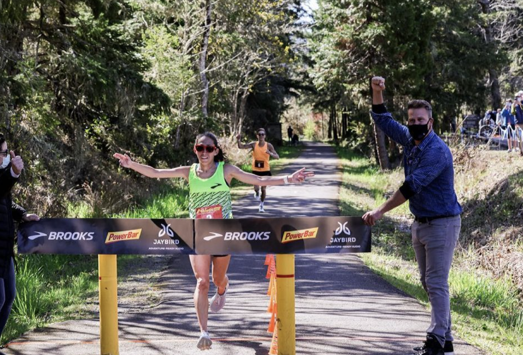 Des Linden bate el récord del mundo de 50 los kilómetros... ¡¡corriendo a 3:35/km!!