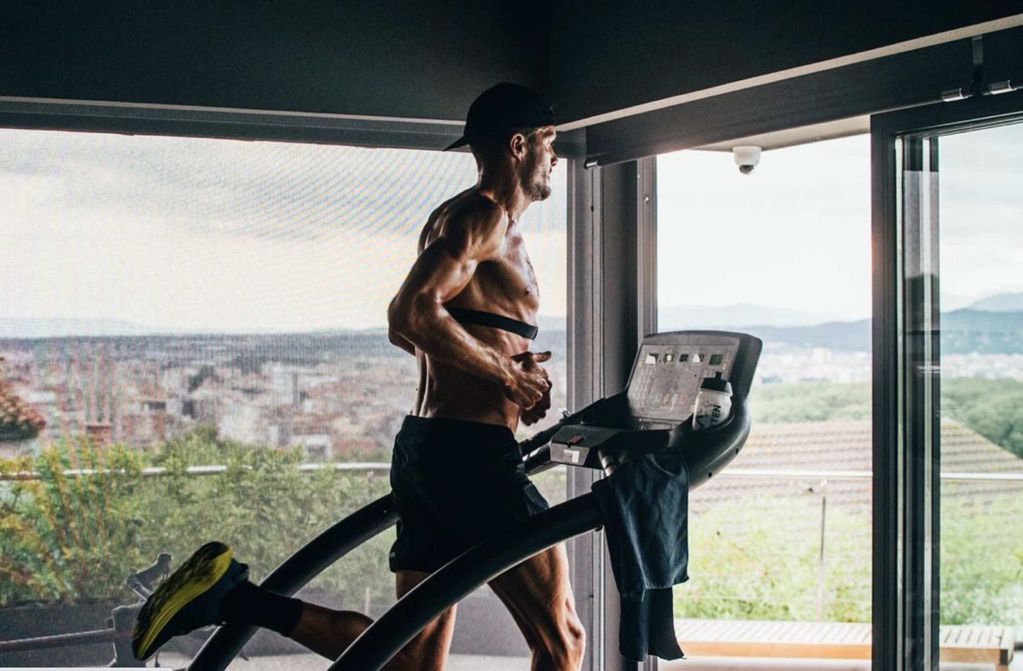 Tres sesiones tipo para entrenar en la cinta: fuerza, ritmo y VO2max.