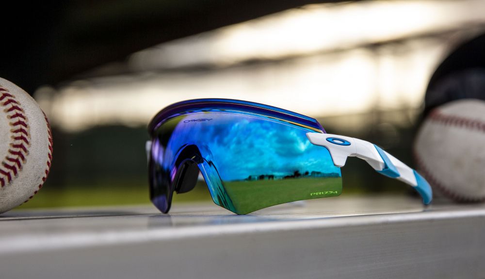 Oakley ENCODER LIFESTYLE IMAGE (2)