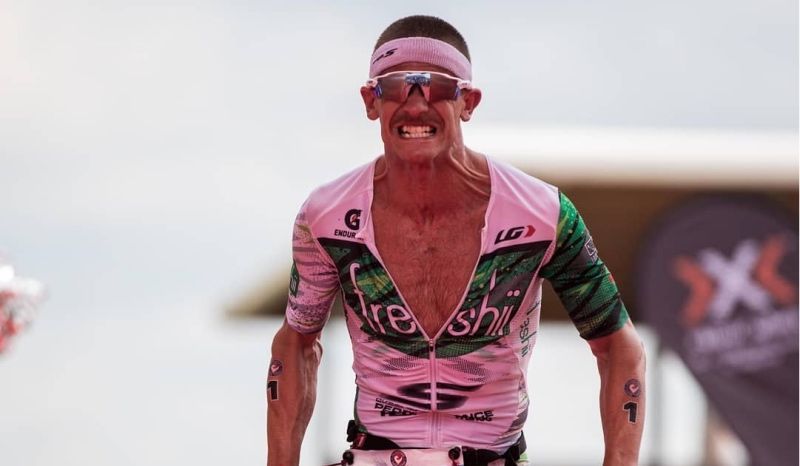 [VÍDEO] Lionel Sanders gana el IROMAN 70.3 St. George con un ataque 'mortal' en el último kilómetro.