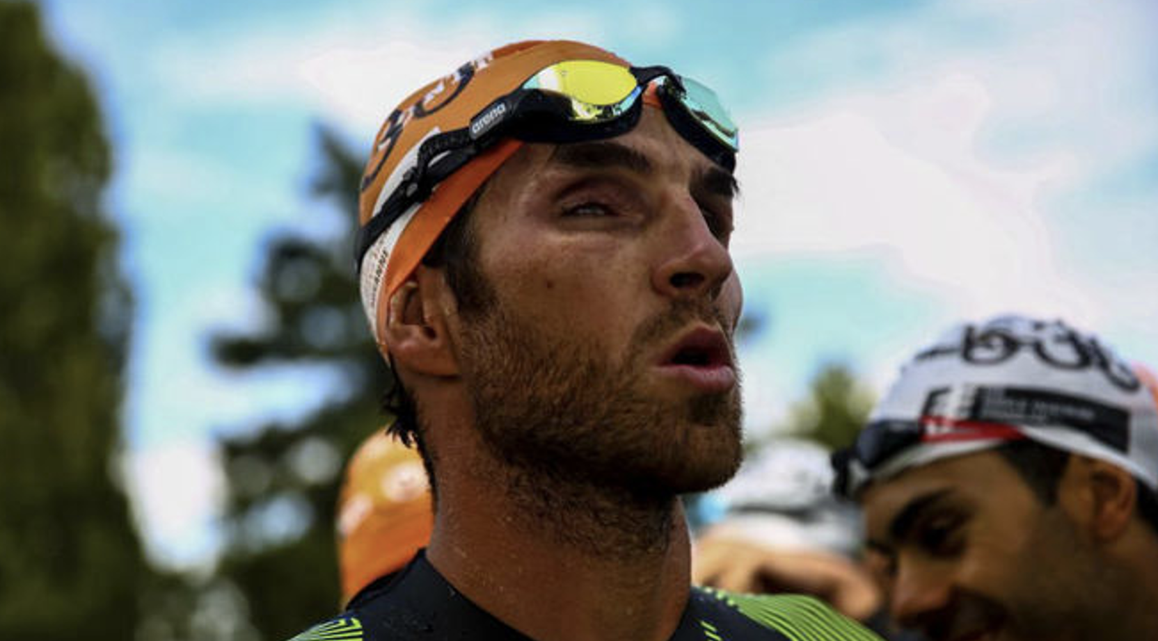 La historia de Jota, el triatleta ciego que estudió óptica y hoy se prepara para los Juegos de Tokio.