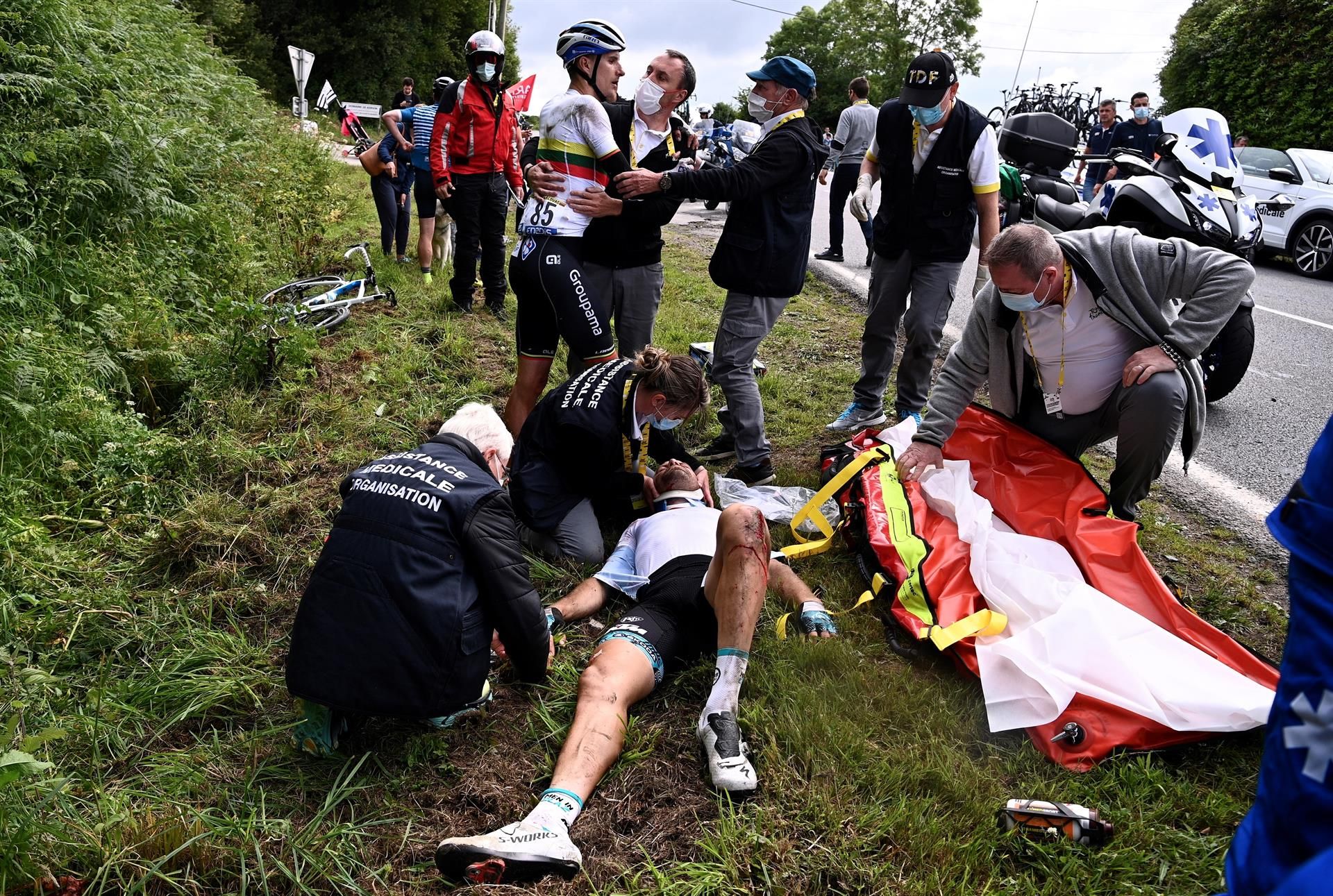 El Tour quiere denunciar a la espectadora que provocó la dura caída de 20 ciclistas.