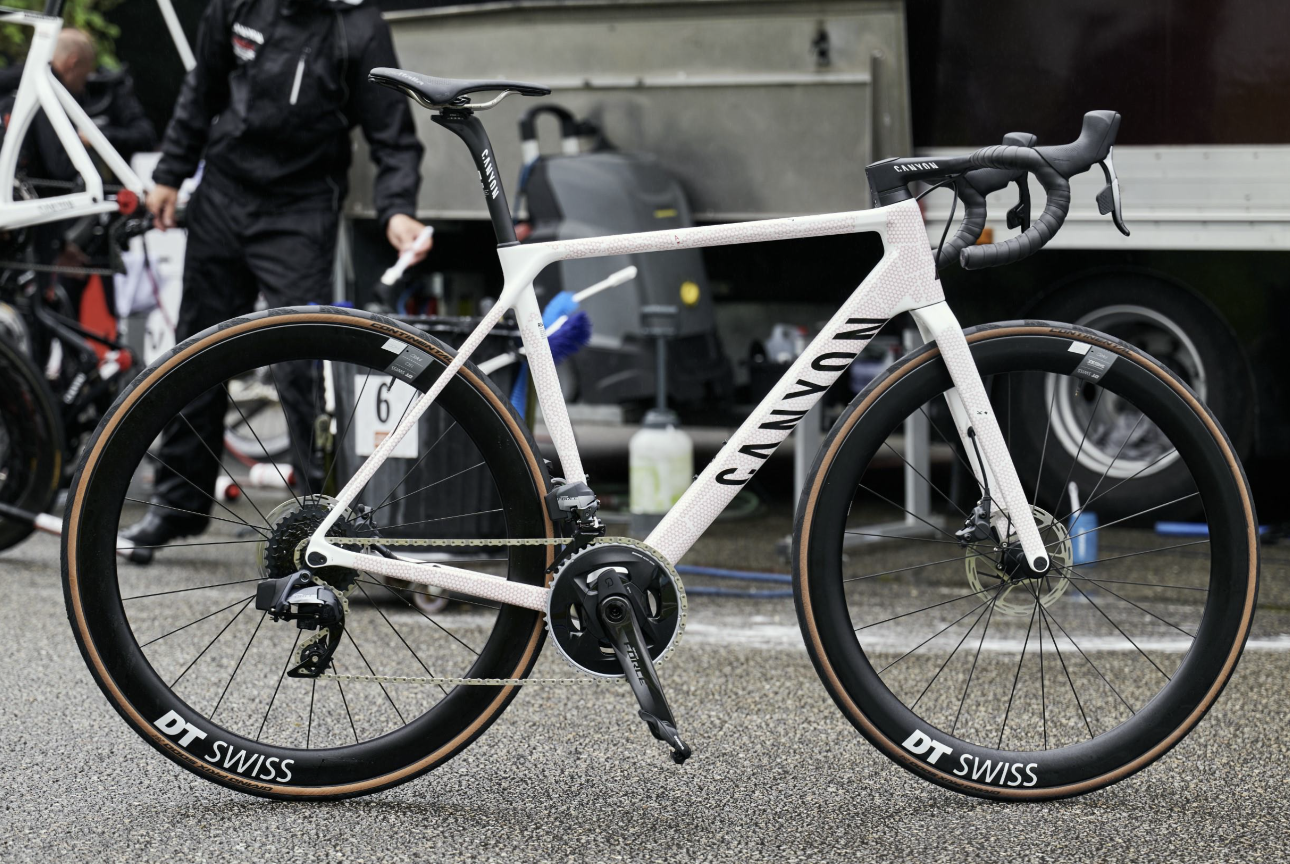 Canyon presenta la edición limitada de la Ultimate CF SLX TDF.