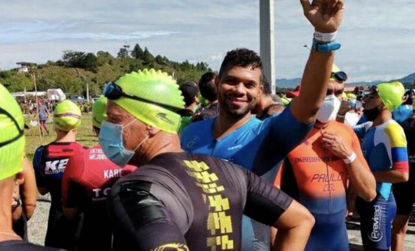 Muere un triatleta de 40 años tras entrar en meta y recibir su medalla de finisher.