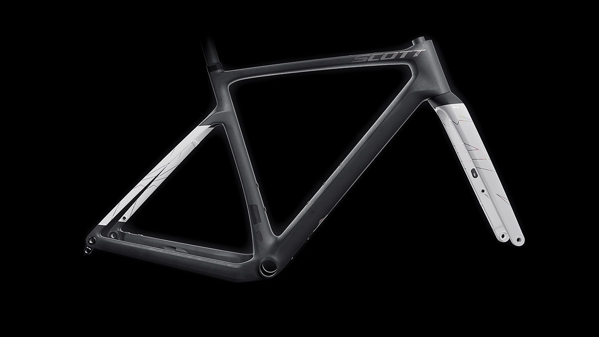 addict gravel carbon construction 1200x675 addict gravel carbon construction 1200x675