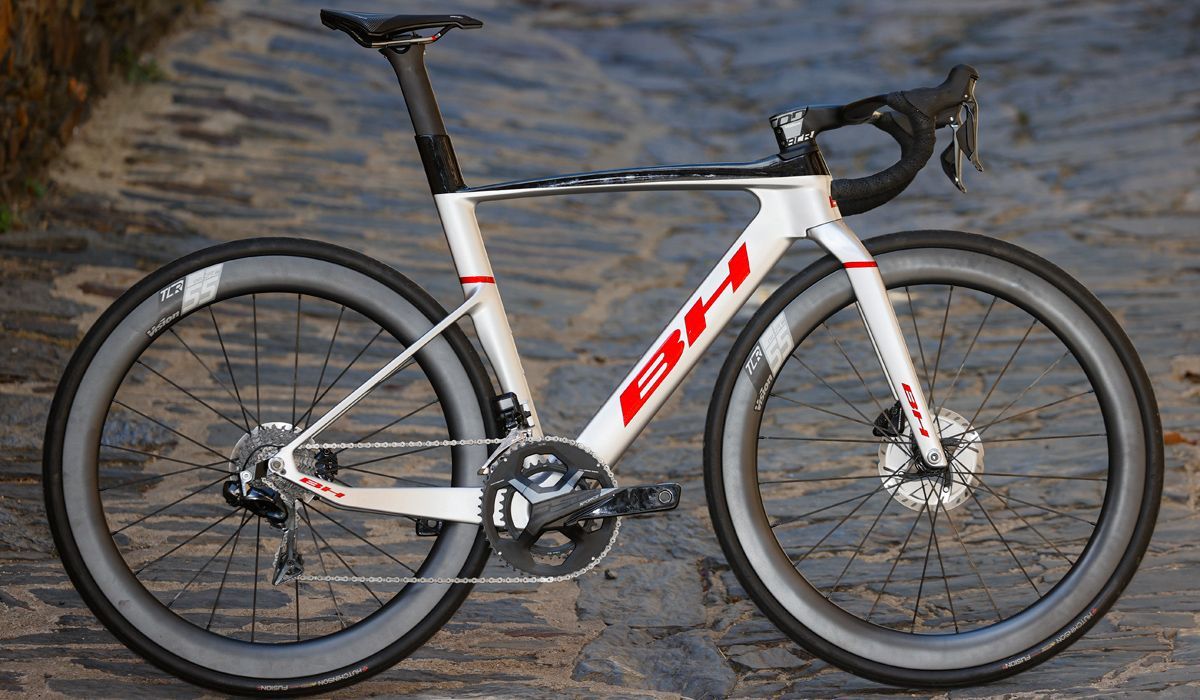 Nueva BH Aerolight: aerodinámica y ligereza para una bicicleta total.