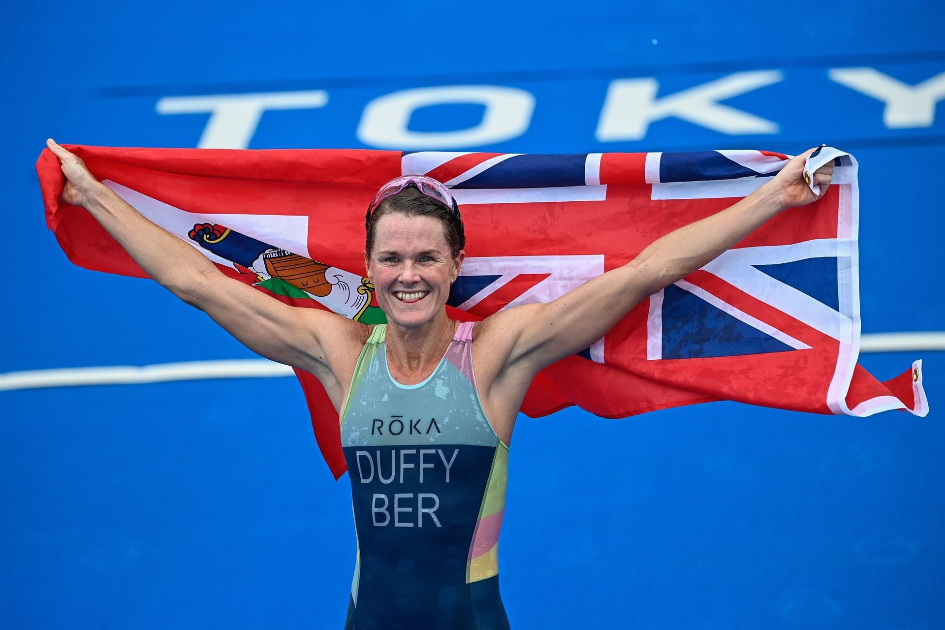 Flora Duffy se exhibe en Tokio y logra el primer oro olímpico para Bermudas.