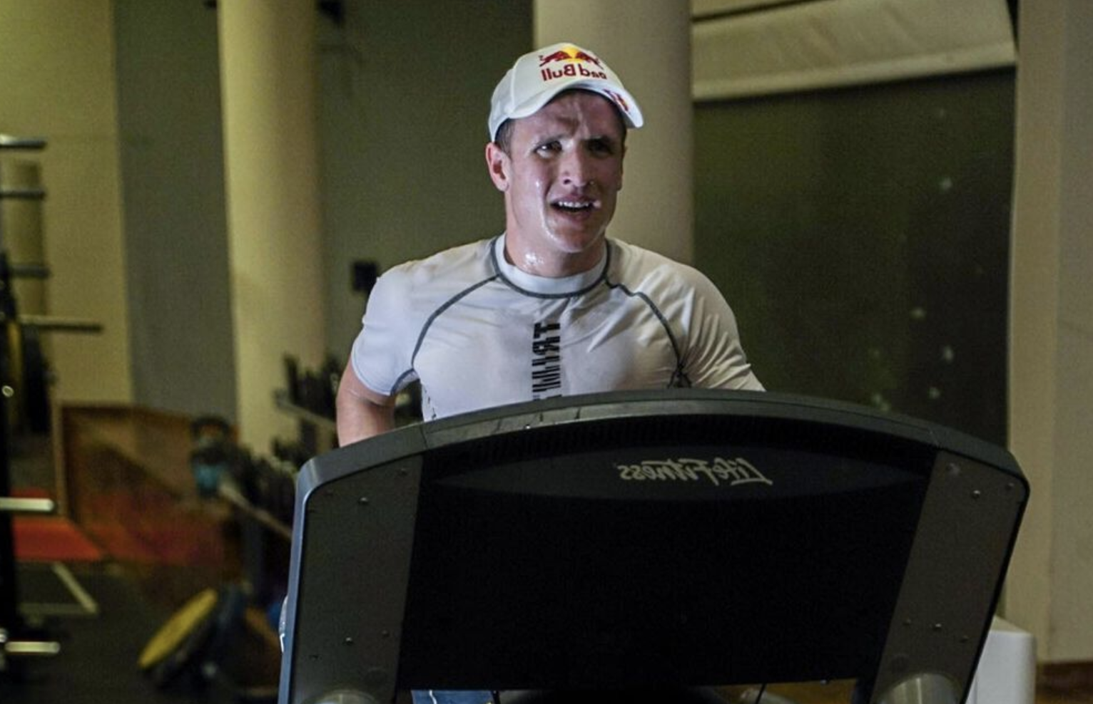 32 km en la cinta a 3:51/km: así está preparando el 'toro' Blummenfelt su asalto a Kona.