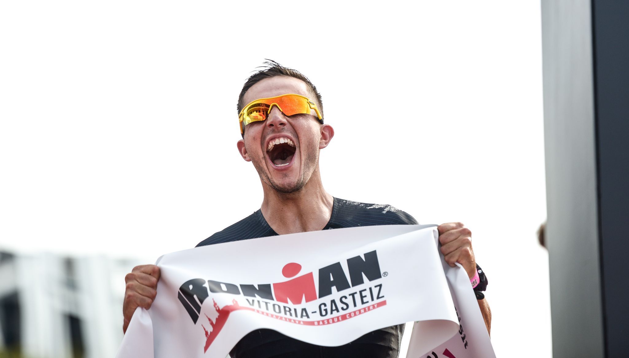 Matejicek y Sayar conquistan la segunda edición del IRONMAN de Vitoria, reducido a duatlón.