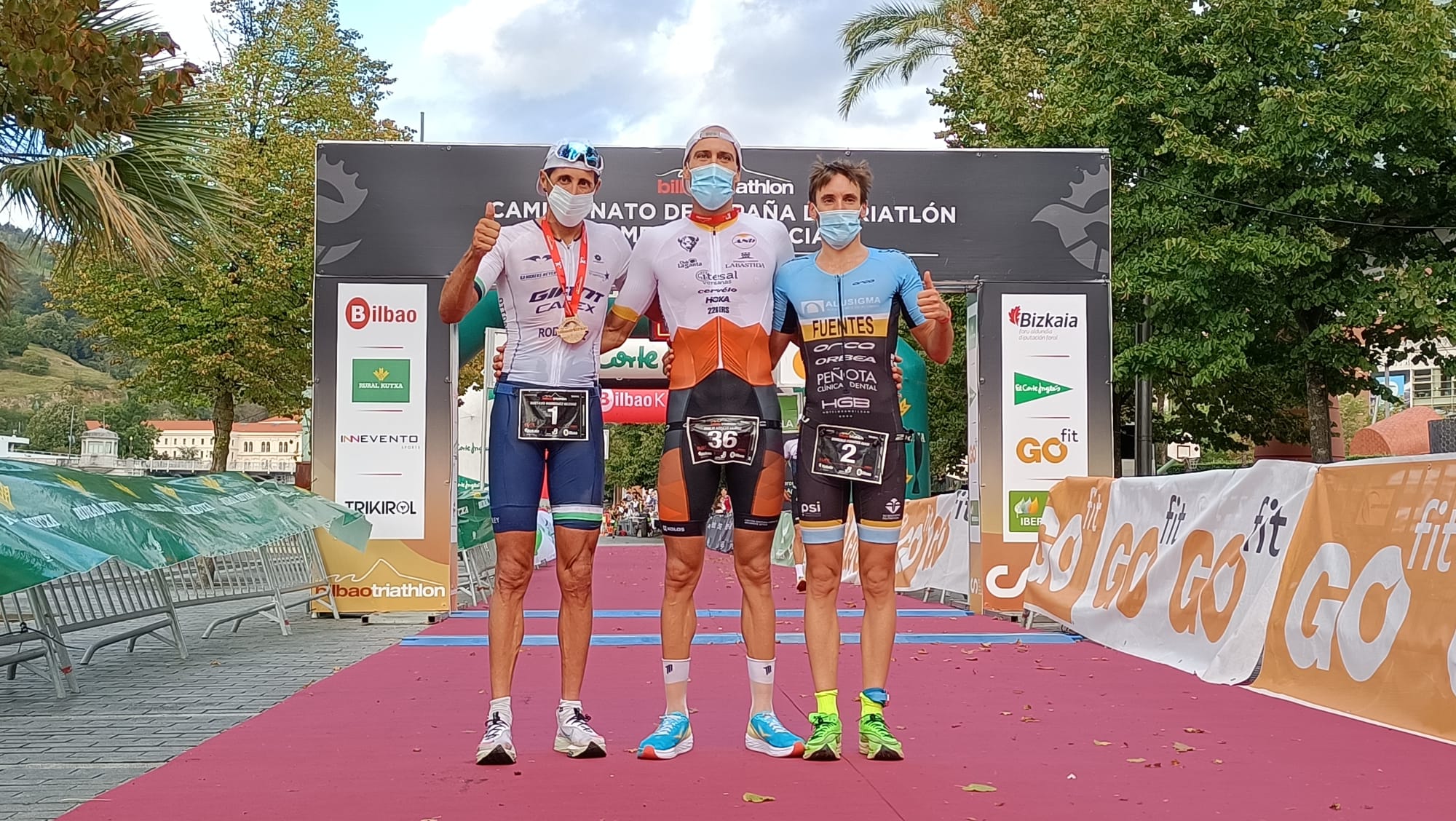 Helene Alberdi y Emilio Aguayo ganan el Campeonato de España de Triatlón MD en Bilbao.