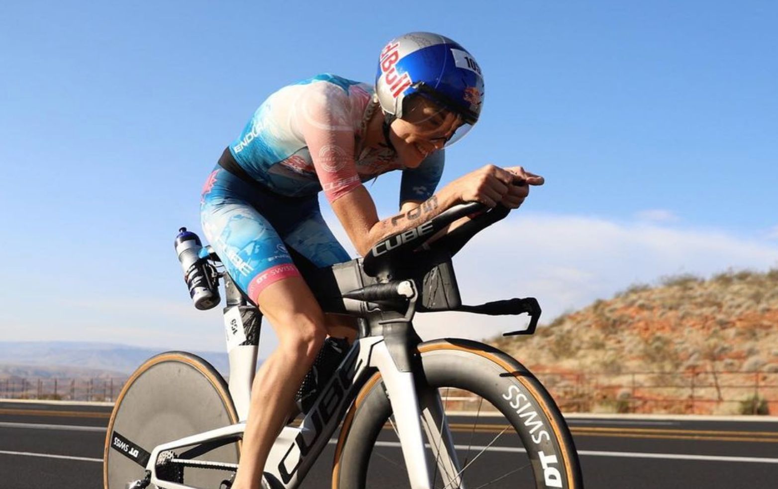 [VÍDEO] Así fue el recital de Lucy Charles en el Mundial IRONMAN 70.3.