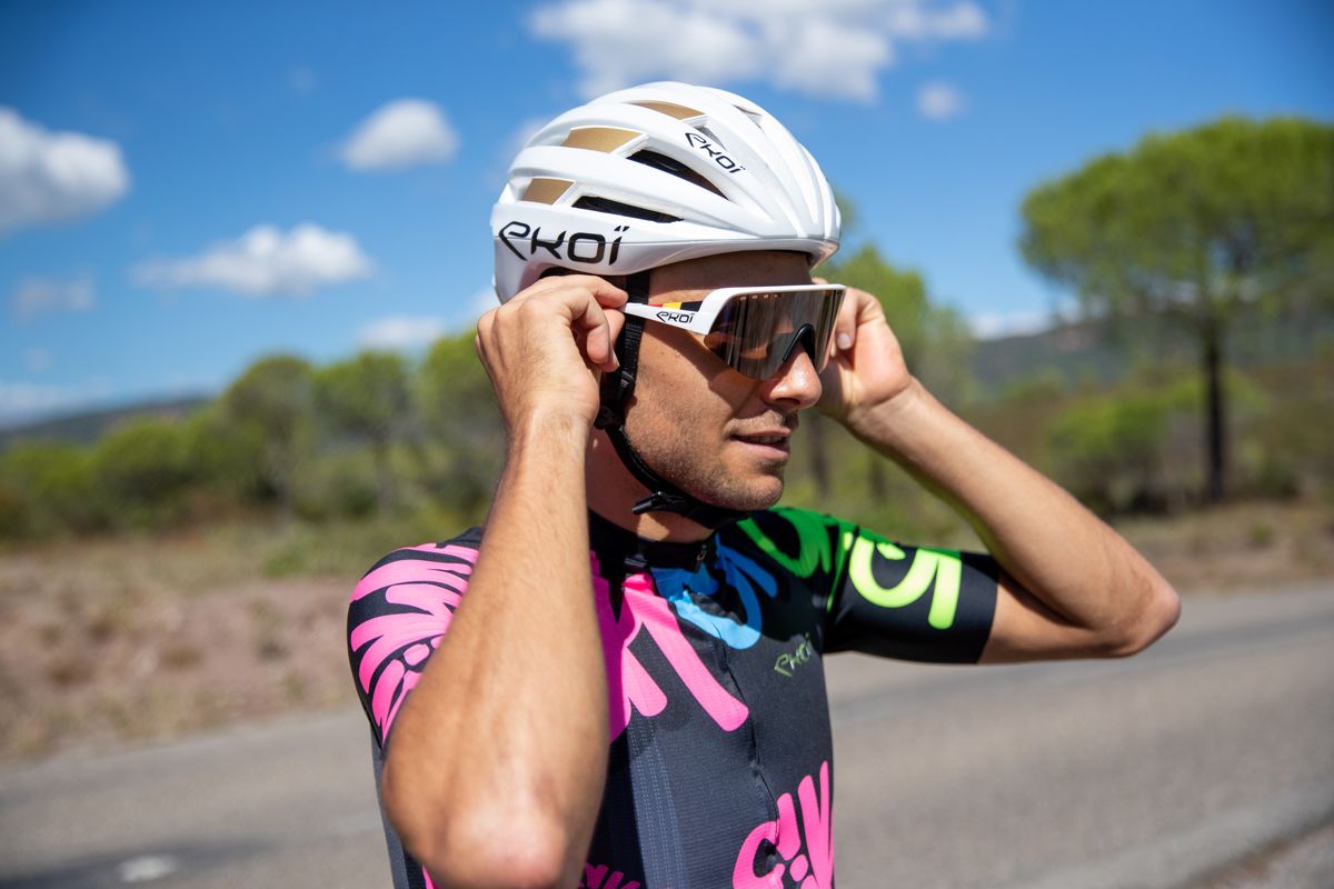 Jelle Geens, con casco y gafas EKOÏ