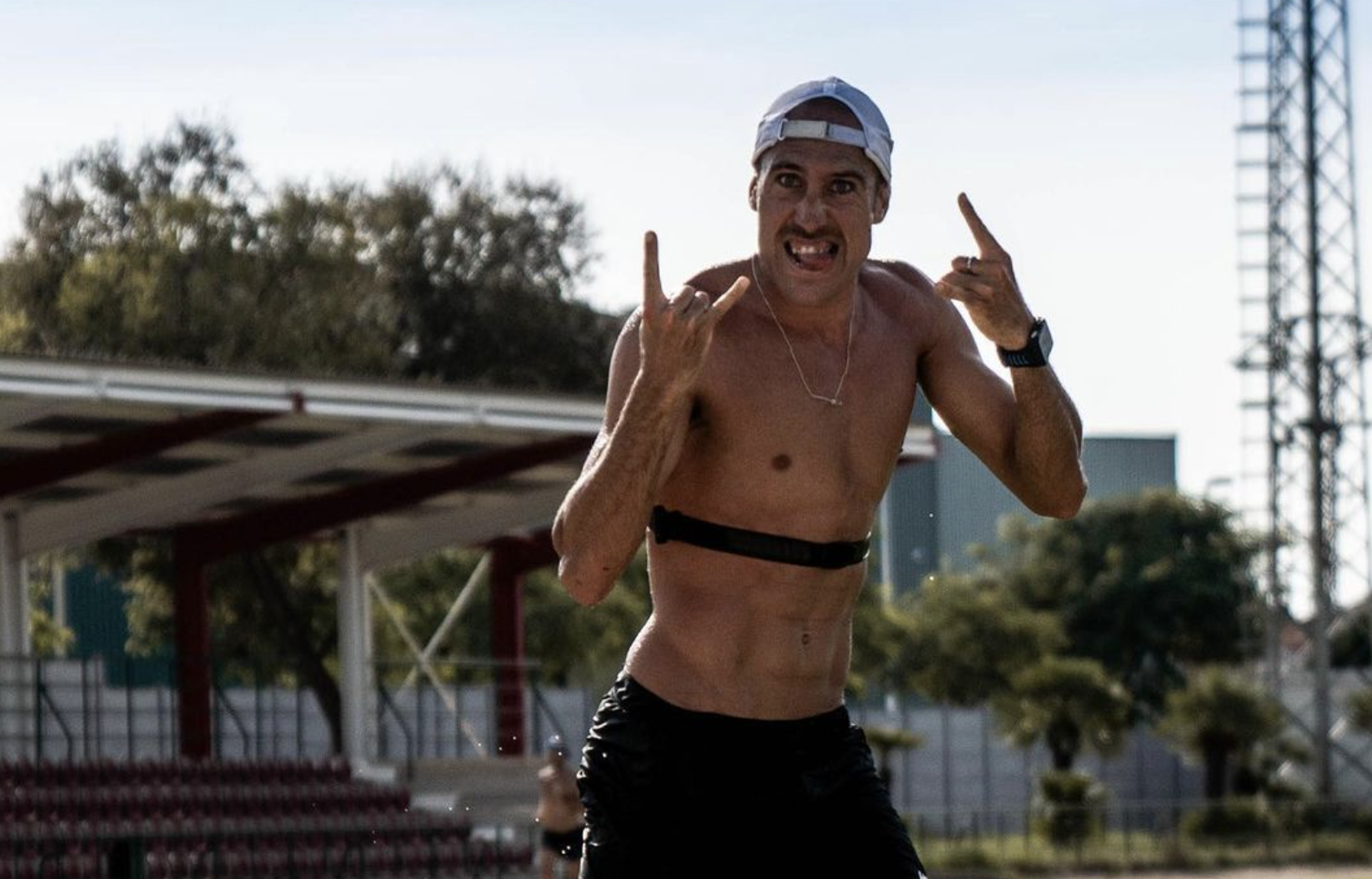 Así está entrenando el 'bisonte Aguayo' para desafiar al 'toro Blummenfelt' en el IRONMAN Cozumel.