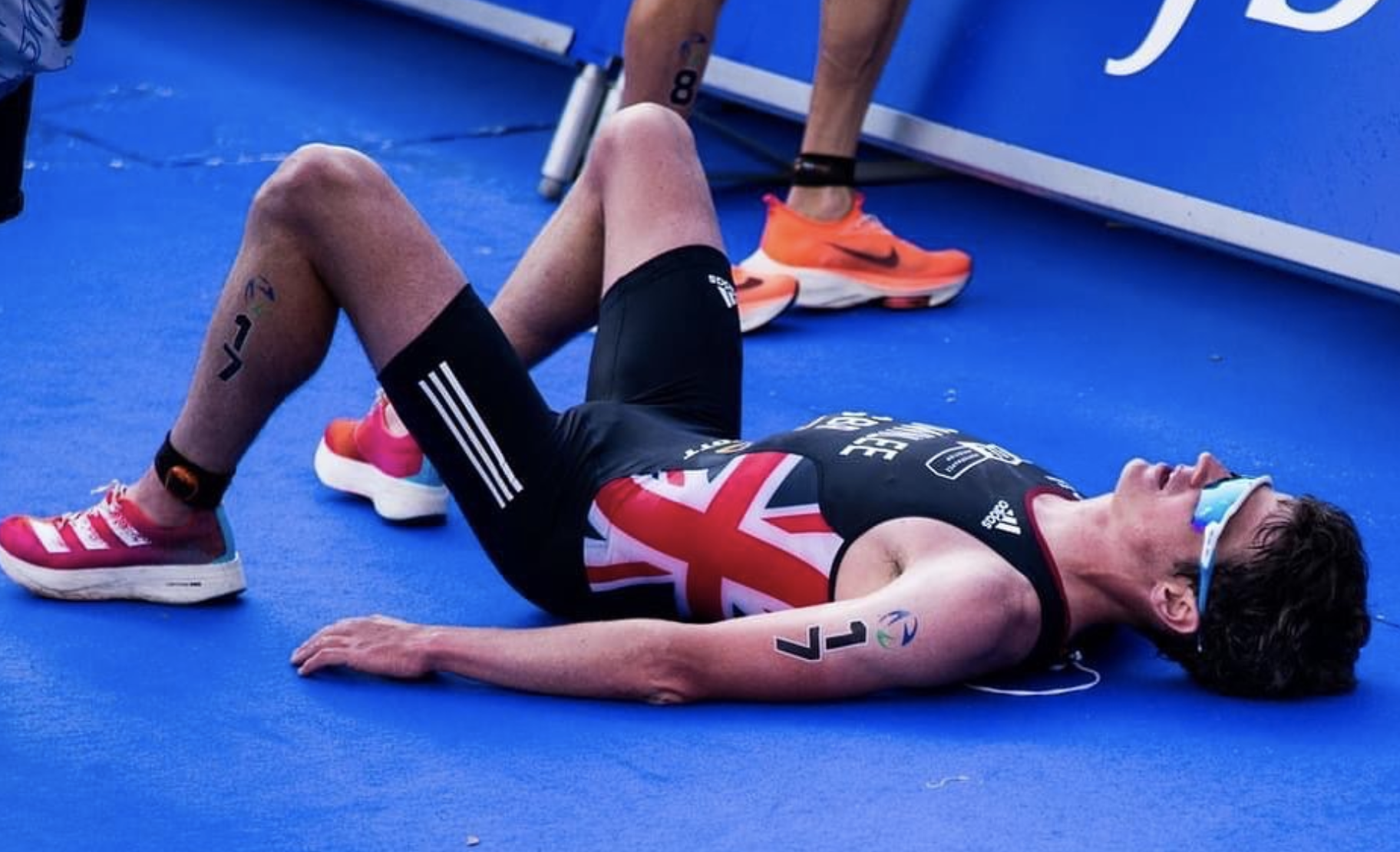 Jonathan Brownlee se desfonda en los últimos 5 km en su debut en la media distancia.