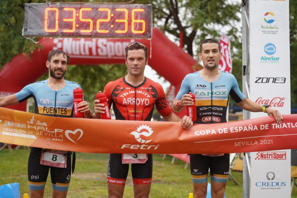 Victor Arroyo y Patricia Bueno vencen el VIII Nutrisport Half Triatlón de Sevilla 