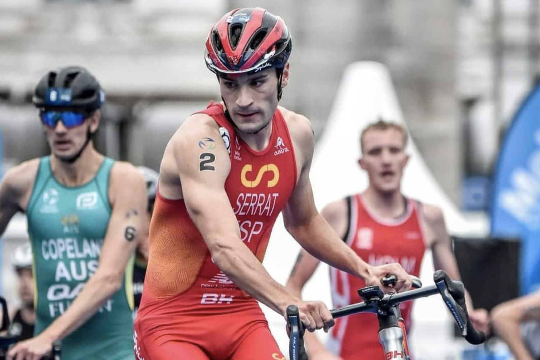 Antonio Serrat acaba quinto en Abu Dhabi y se pone líder del Mundial