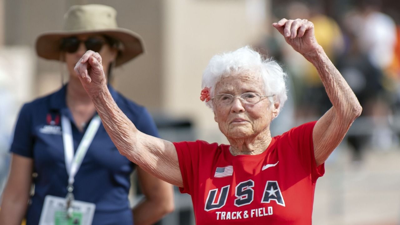 [VÍDEO] ¡Tiene 105 años, bate el récord del mundo de los 100 metros... y quiere más!