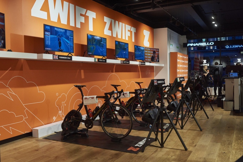 (VÍDEO) Así fue la primera carrera virtual de Zwift con ciclistas profesionales