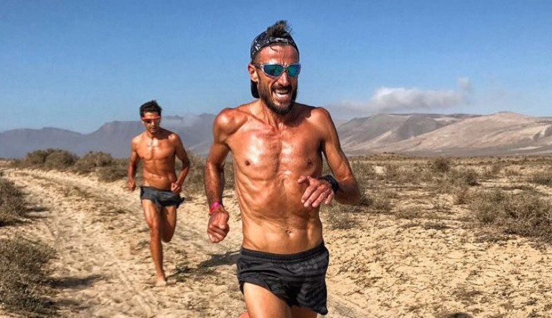 Eneko Llanos afina para Kona con Chema Martínez