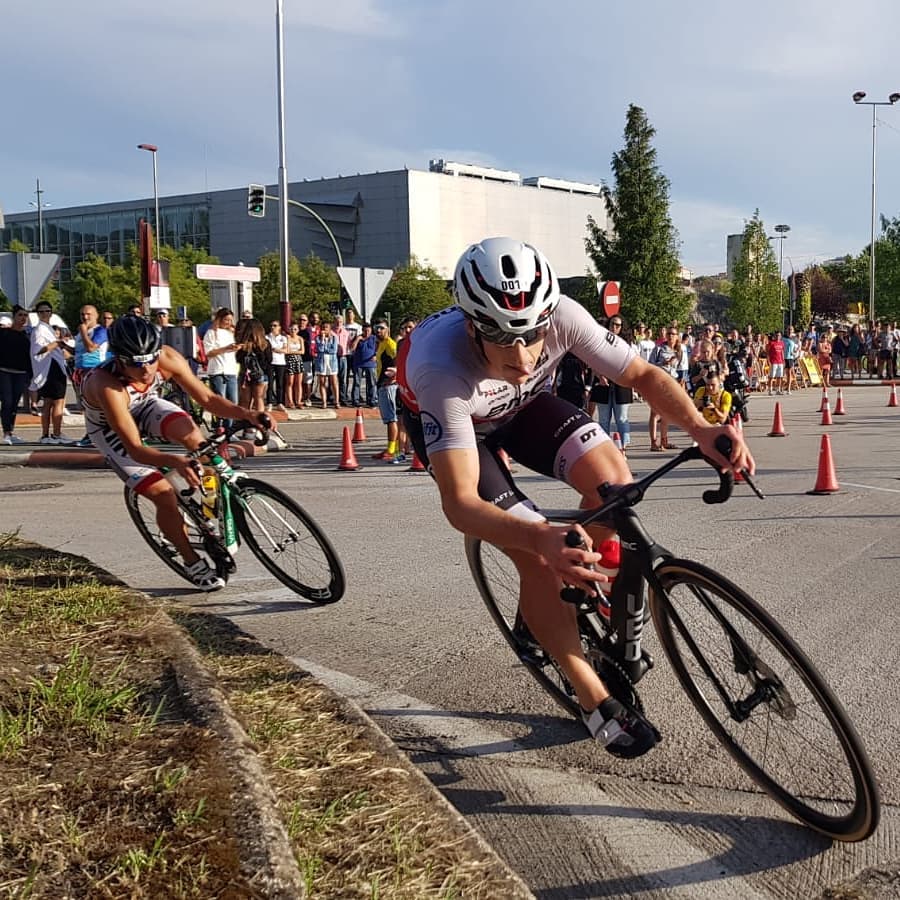 Javier Gómez Noya y Pablo Dapena, un día en las carreras