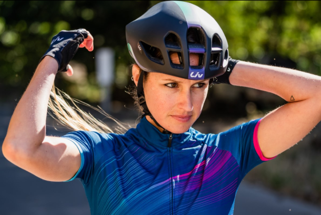 Así es el casco aero LIV Extima: efectivo en triatlones, carreras de carretera y pruebas MTB